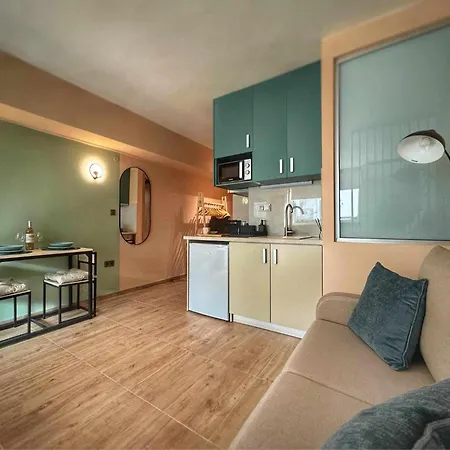 Apartment 300 Steps Ladadika *