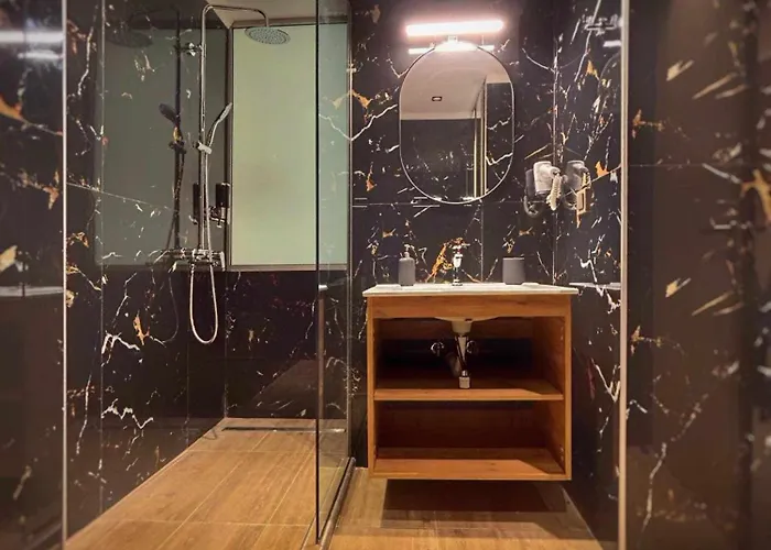 300 Steps Ladadika * Salonicco