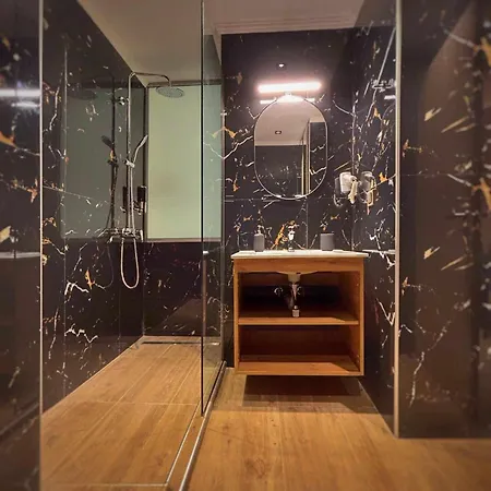 300 Steps Ladadika * Thessalonique